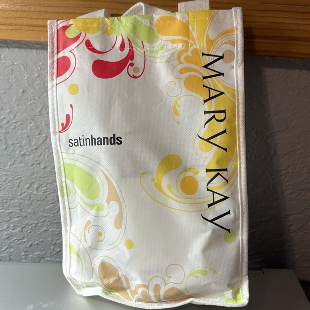 MARY KAY SATIN HANDS SET in Vanilla Sugar - Picture 2 of 4